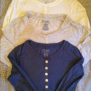 3 - AMERICAN EAGLE SOFT HENLEY LONG SLEEVE T-SHIRT